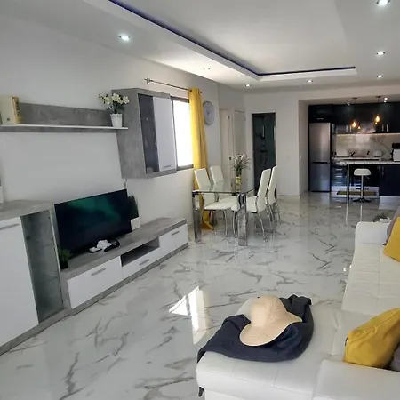 Playa Torviscas 2-bed, 2-bath With Pools & Jacuzzi Apartament Costa Adeje (Tenerife)