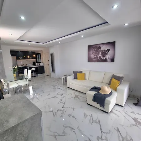 Playa Torviscas 2-bed, 2-bath With Pools & Jacuzzi Apartament