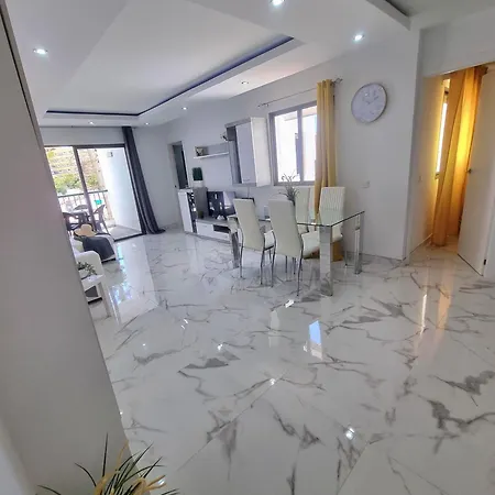 Playa Torviscas 2-bed, 2-bath With Pools & Jacuzzi Apartament Costa Adeje (Tenerife)