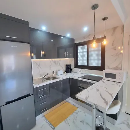 Playa Torviscas 2-bed, 2-bath With Pools & Jacuzzi Costa Adeje (Tenerife)